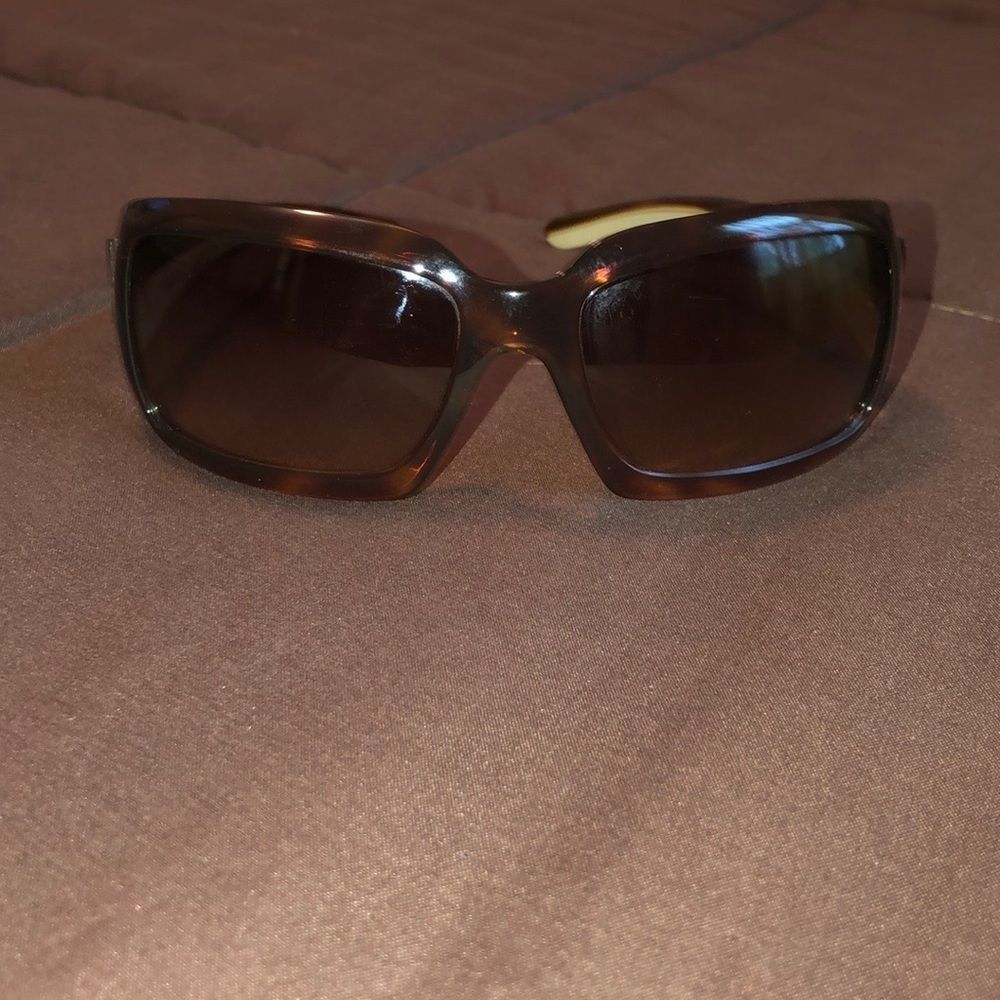 Prada sunshades - Picture 5 of 12
